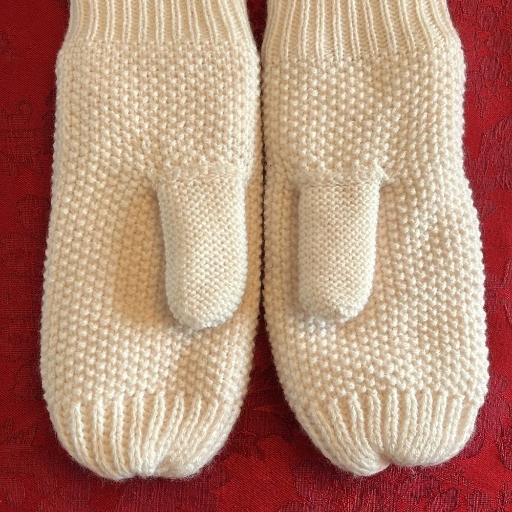 NWOT The North Face Ivory Cable Knit Mittens w/ Fleece Lining Winter Gloves